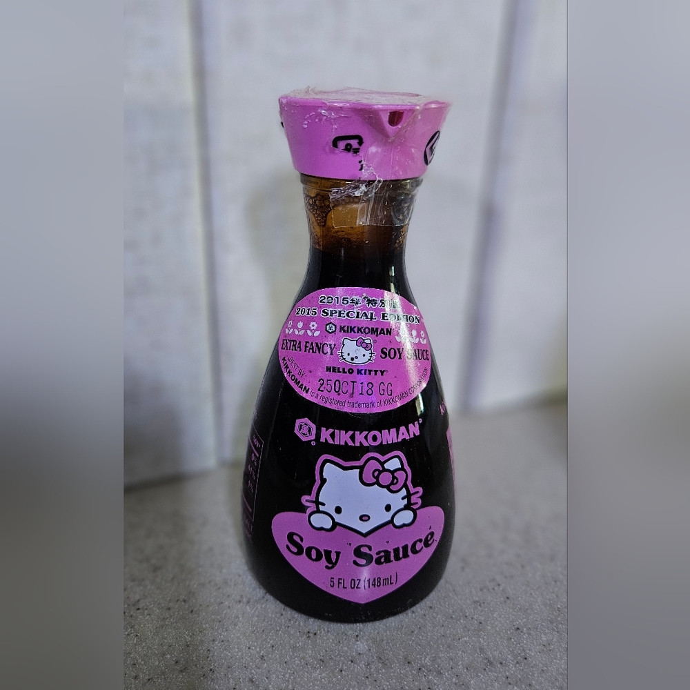 Hello Kitty 2015 Special Edition Kikkoman Soy Sauce. Unopened/sealed